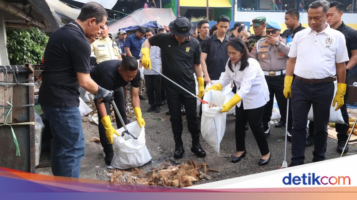 Metro Police Chief and Environment Minister Lead Community Cleanup Drive to Realise 'Bang Jasri' Initiative