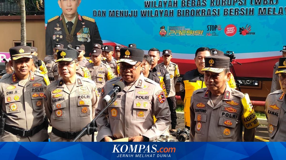 Police Urge Public to Report 110 if Bothered by Community Groups Demanding Bonus Pay