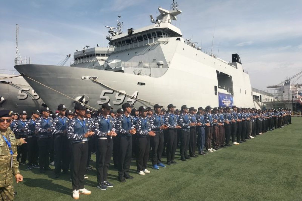 Indonesian Navy Despatches Students and Undergraduates for Intensive Islamic Retreat Aboard Naval Vessel