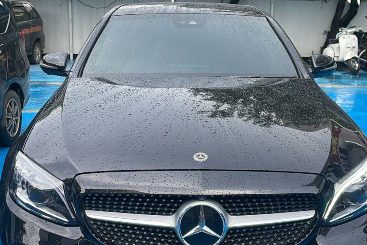 Debt collection gang intercepts Mercedes-Benz driver in North Jakarta