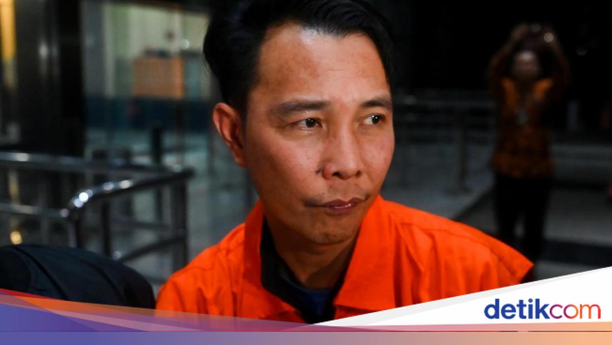 KPK Detains Rejang Lebong Regent