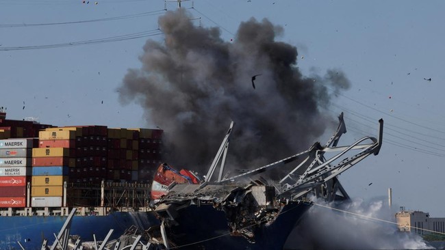 Mystery Projectile Strikes Container Vessel in Arabian Sea