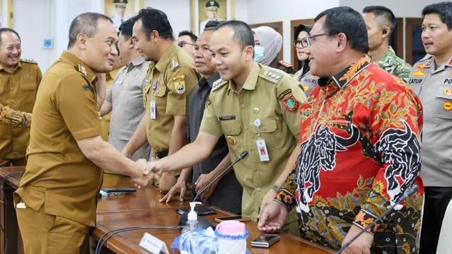 Central Java Governor Warns Regents and Mayors Against Legal Cases Amid Rising Corruption Incidents