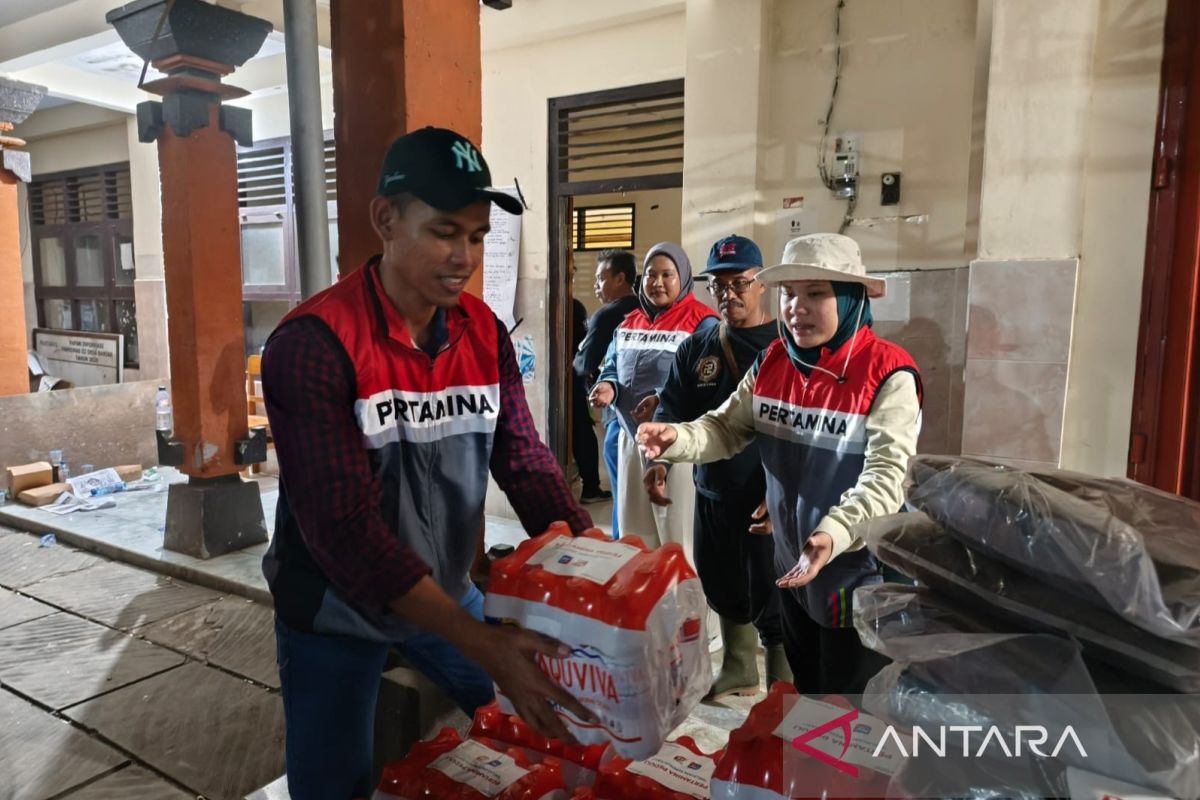Pertamina provides relief assistance to flood disaster victims in Buleleng