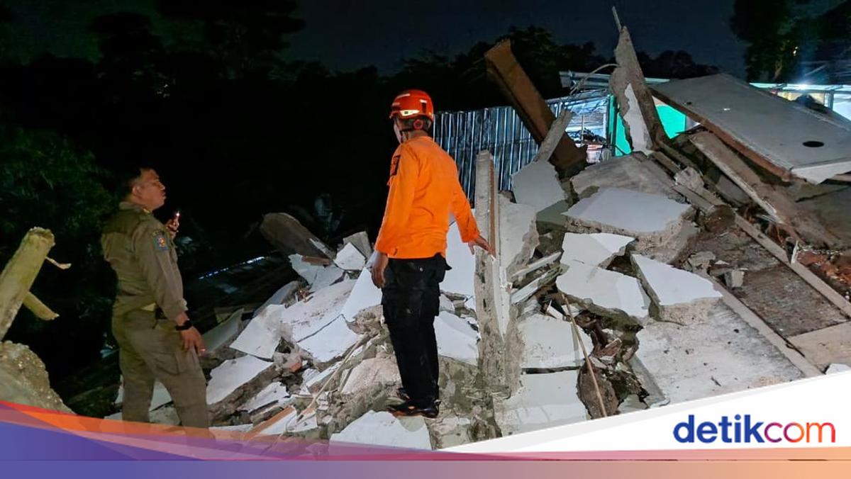 Two-Storey House in Bogor Collapses During Heavy Rain