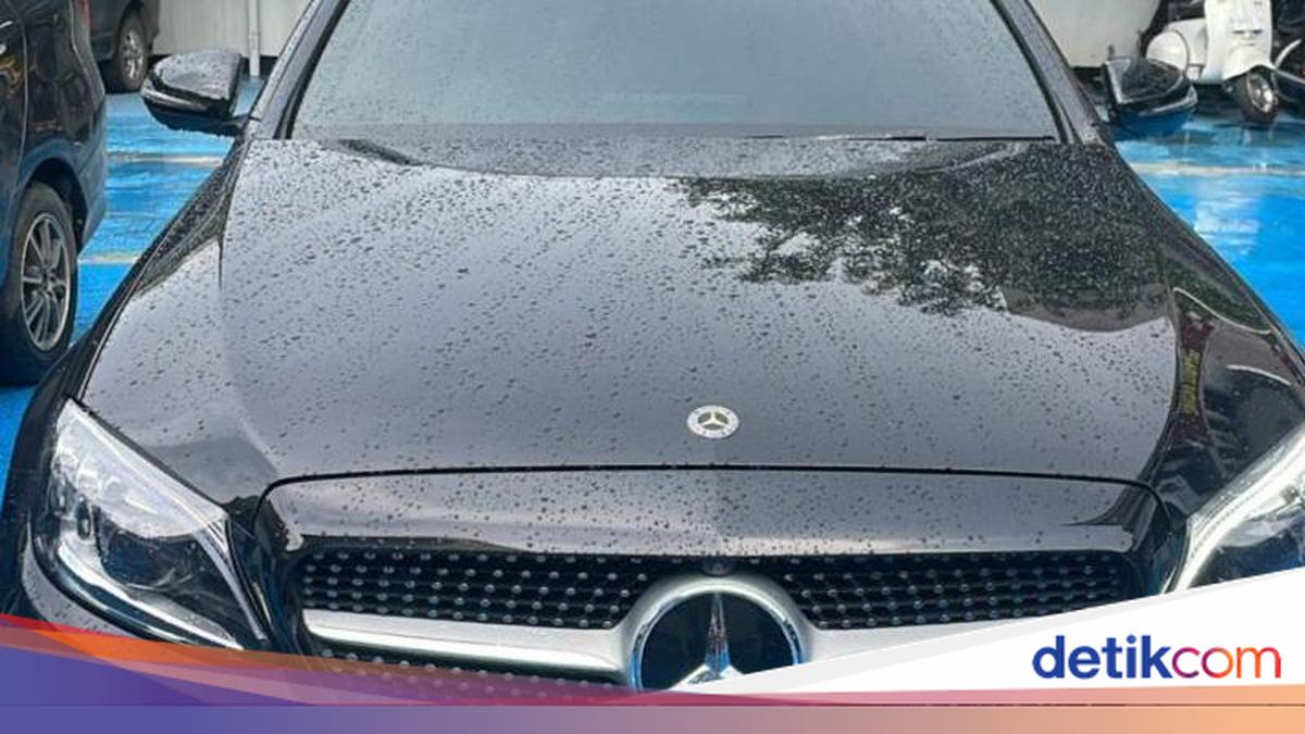 Mercedes-Benz Driver Stopped by Debt Collectors Accused of Outstanding Instalments in North Jakarta
