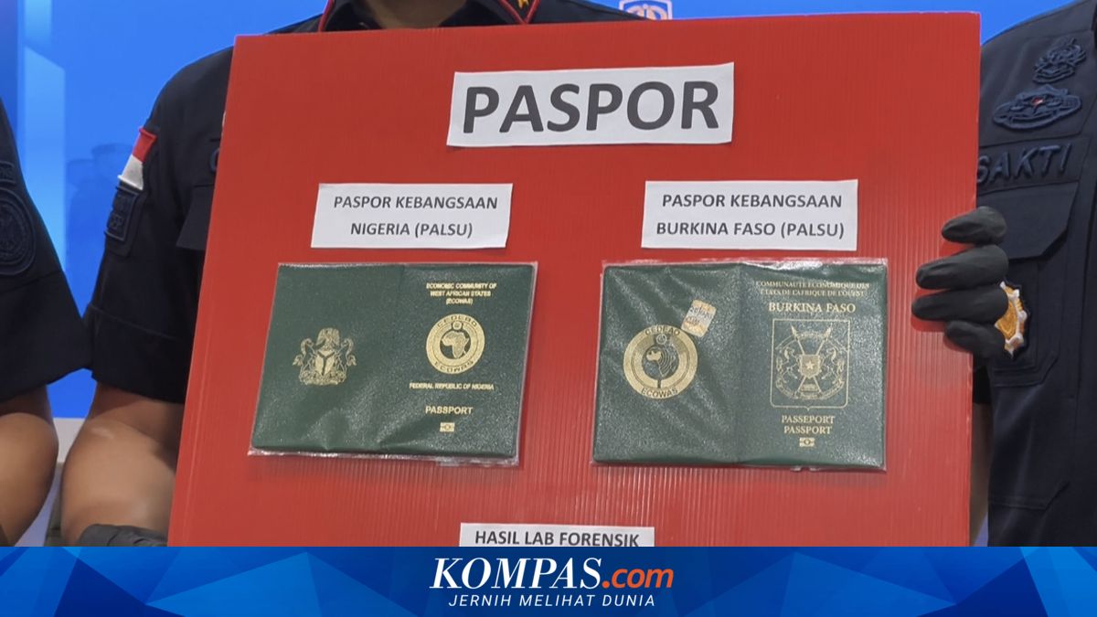 Three Foreign Nationals Caught Using Forged Passports at Soetta Airport