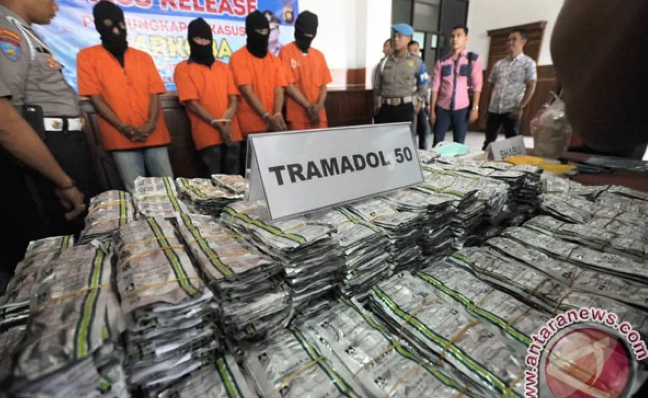 Viral Pharmacy Attacked with Firecrackers Over Illegal Tramadol Sales: The Serious Dangers of This Pain Reliever