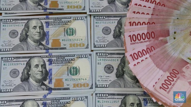 Rupiah Weakens Slightly as US Dollar Rises to Rp16,865