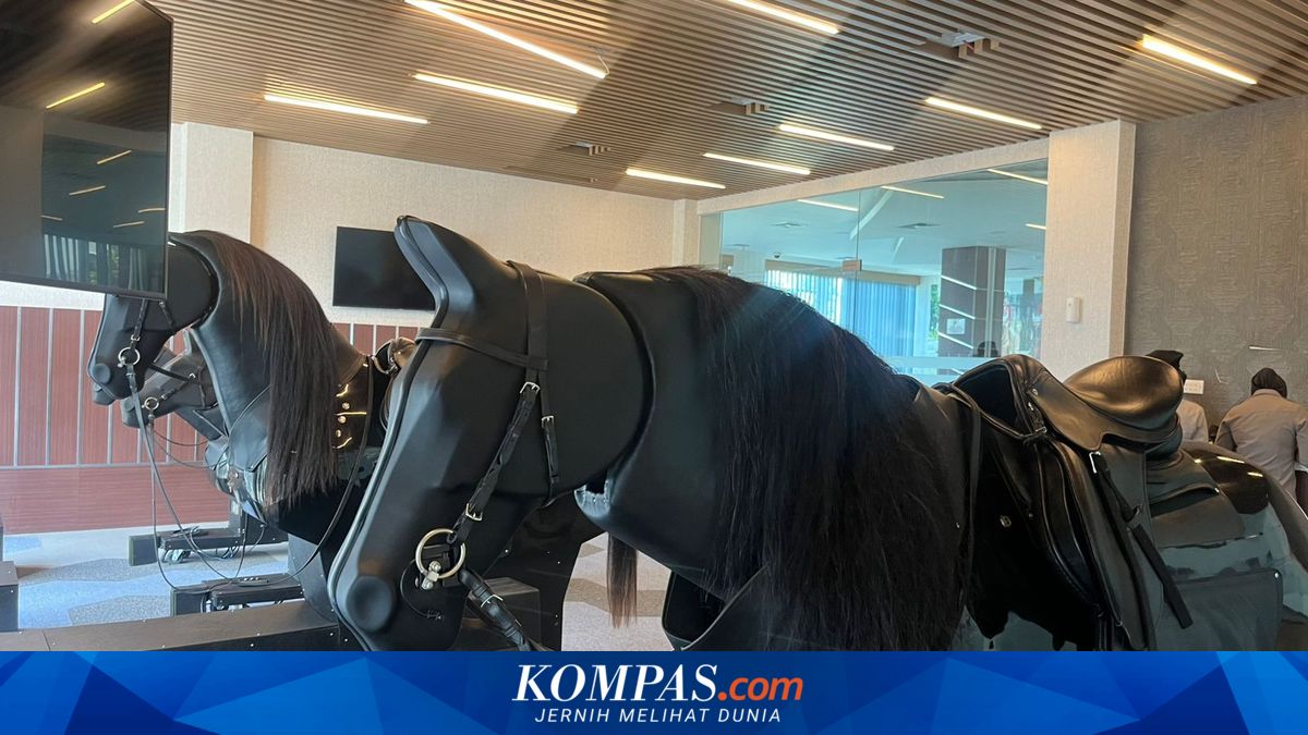 Public Can Try Police Horse-Riding Simulator at Depok Facility