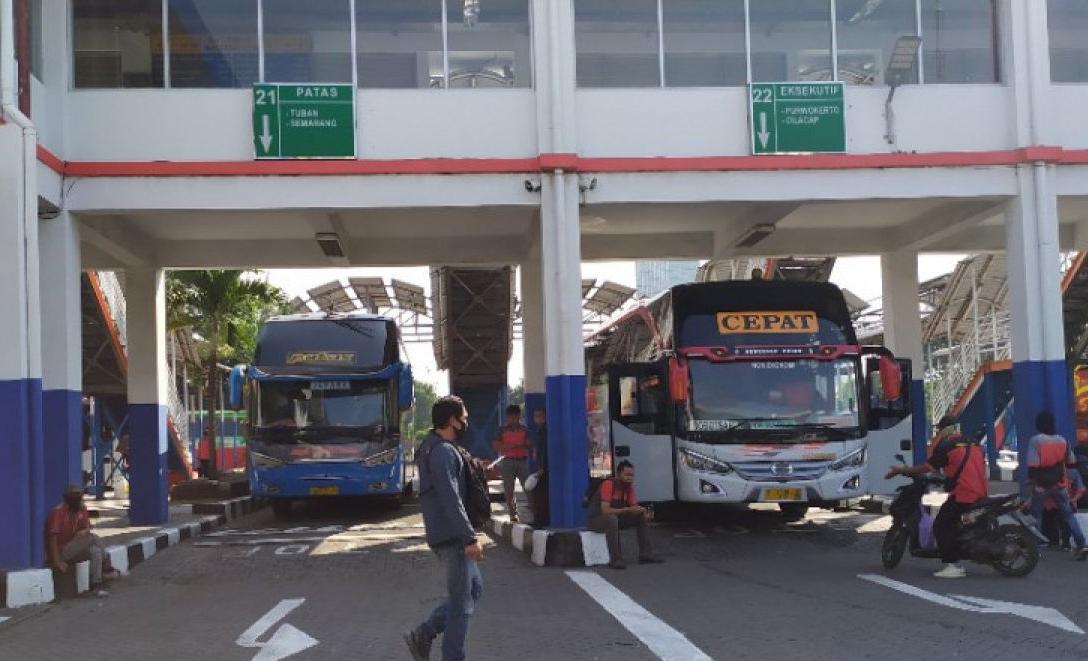 Purabaya Terminal Deploys Over 1,000 Buses to Handle Lebaran Exodus