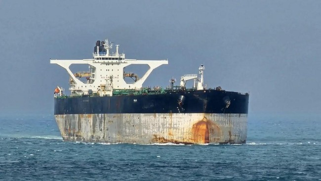 All Clear: This Country's Oil Tanker Slips Through the Strait of Hormuz