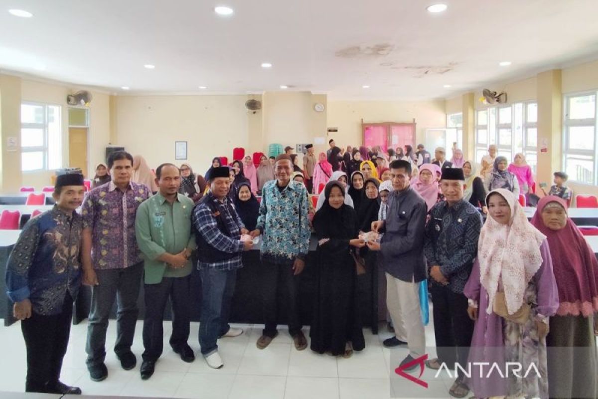 Agam Regency Government Distributes Aid to 358 Disaster Victims