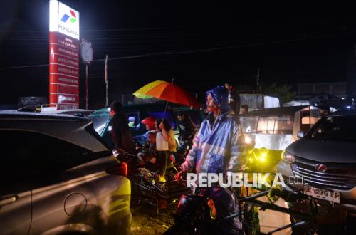 Bahlil: National Fuel Oil Stock Secure, Public Need Not Panic