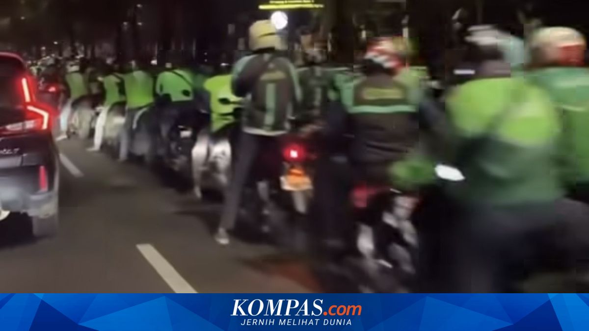 Ride-Hailing Drivers Swarm Cibubur Roads Since Dawn Over Alleged Rp400,000 Holiday Allowance Hoax