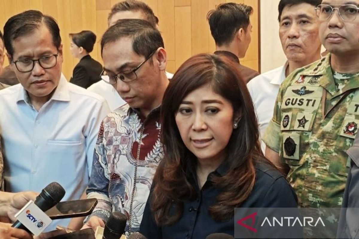 Communications Minister Urges Parents to Reduce Children's Gadget Use During Eid Holiday
