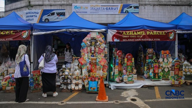 Surge of Seasonal Hamper Traders in Cikini Area, Revenue Up 50%