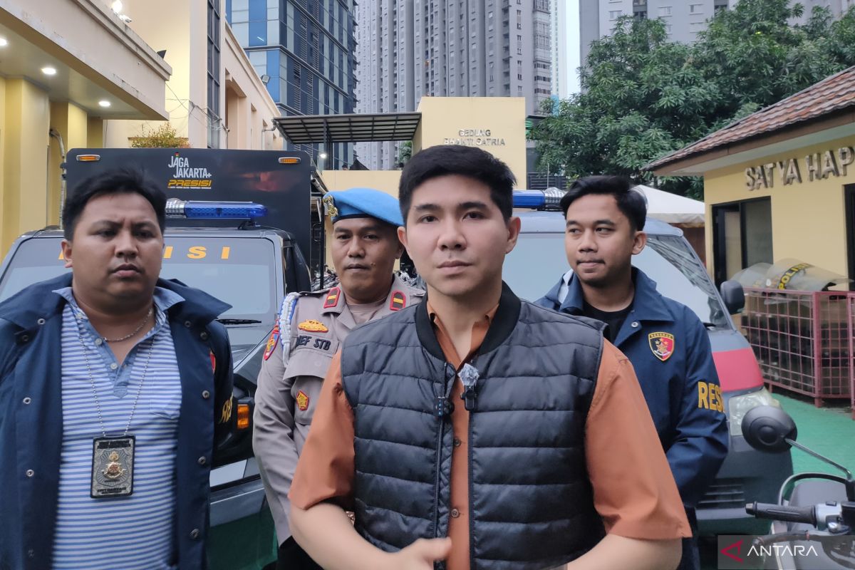 Woman becomes victim of Rp300 million padel racket business fraud