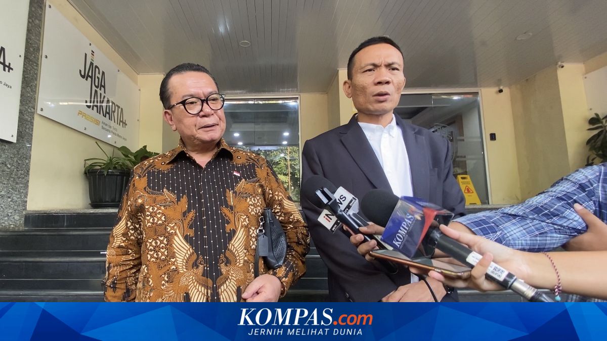Rismon Sianipar Files for Restorative Justice in Jokowi Fake Diploma Allegations Case