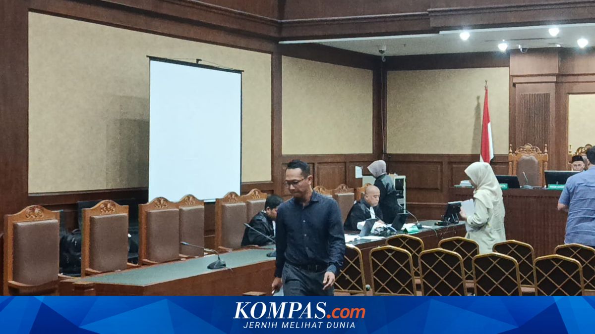 Judge Interrogates Witness on Golf Trip to Thailand in Oil Corruption Case