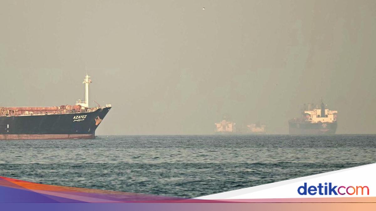 Iranian Revolutionary Guard fires on Thai vessel in Strait of Hormuz, three crew missing