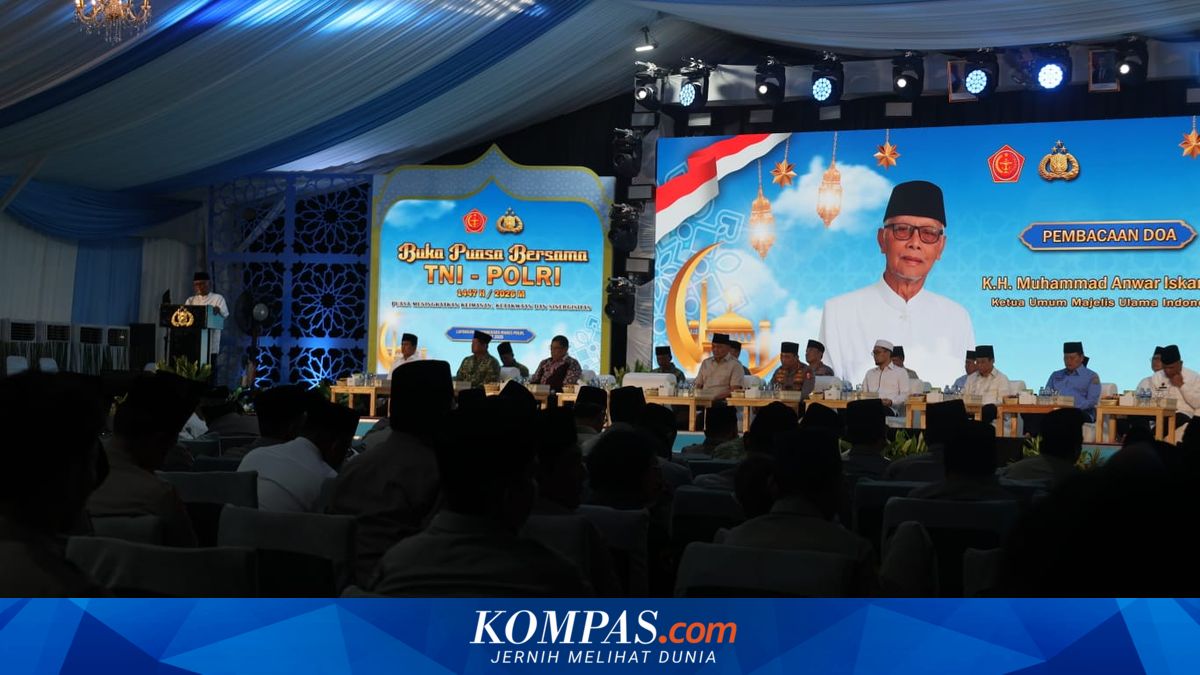 Defence Minister Sjafrie Attends Joint TNI-Polri Breaking of Fast with National Police Chief