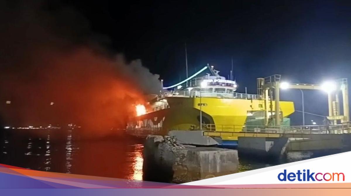 Bali Exodus Begins, Portlink Vessel Catches Fire at Ketapang Port