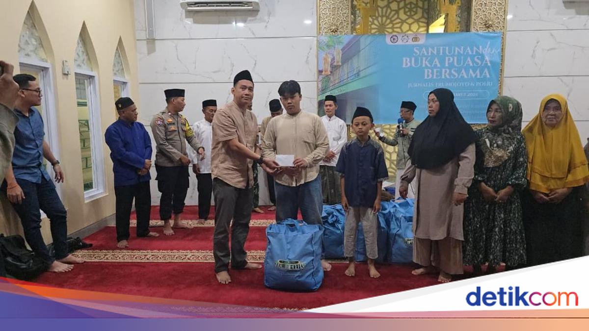 Police Headquarters Distribute Ramadan Assistance to 100 Orphaned Children in West Jakarta