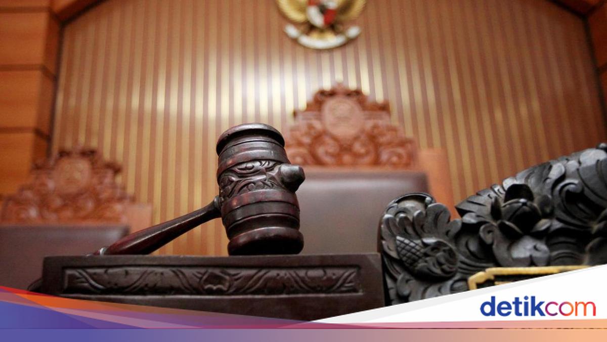 61-Year-Old Grandfather in Banten Sentenced to Two Years' Imprisonment for Felling Kecapi Tree