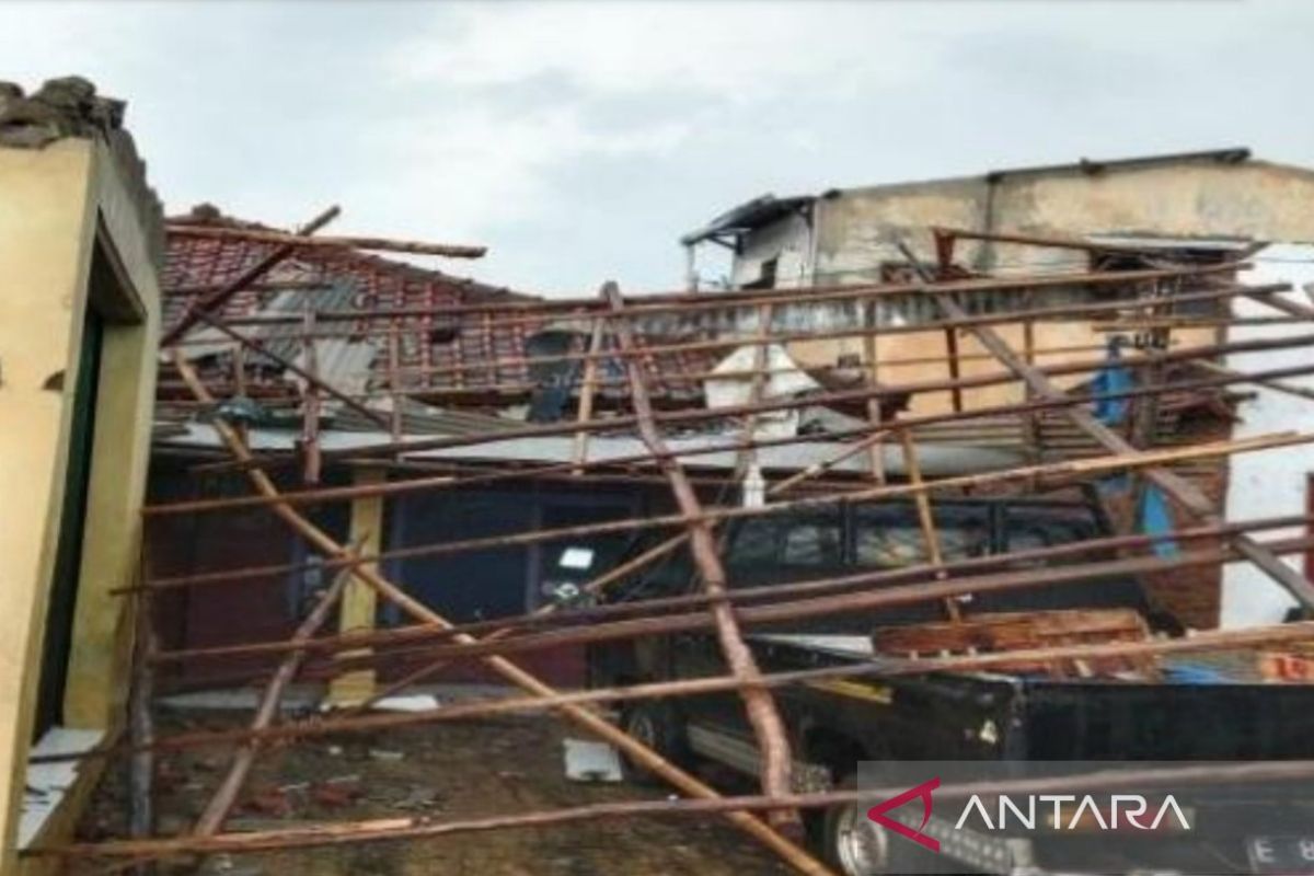 BPBD records 242 homes damaged by tornado in Cirebon