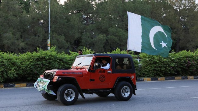 US-Iran Conflict Creates New Casualties; Muslim Nation Declares Emergency