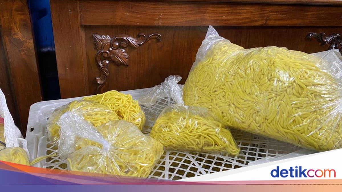 Police Expose 'Deadly Recipe' of Formaldehyde-Laced Noodle Factory in Boyolali