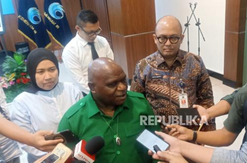 Human Rights Minister Pigai Refuses Questions Beyond Event Activities