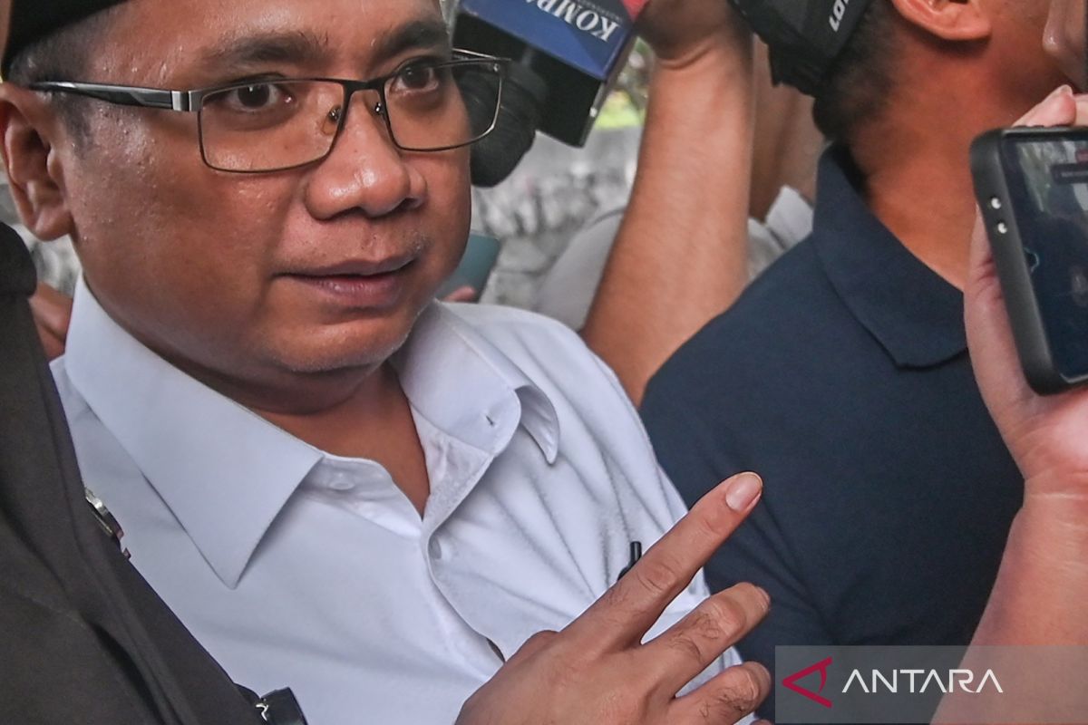 KPK summons former Religious Affairs Minister Yaqut Cholil Qoumas as suspect in hajj quota case