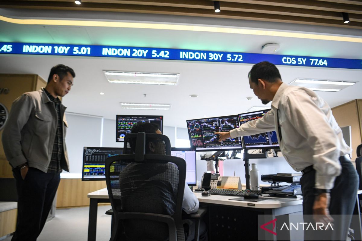 IHSG poised to weaken amid global crude oil price volatility