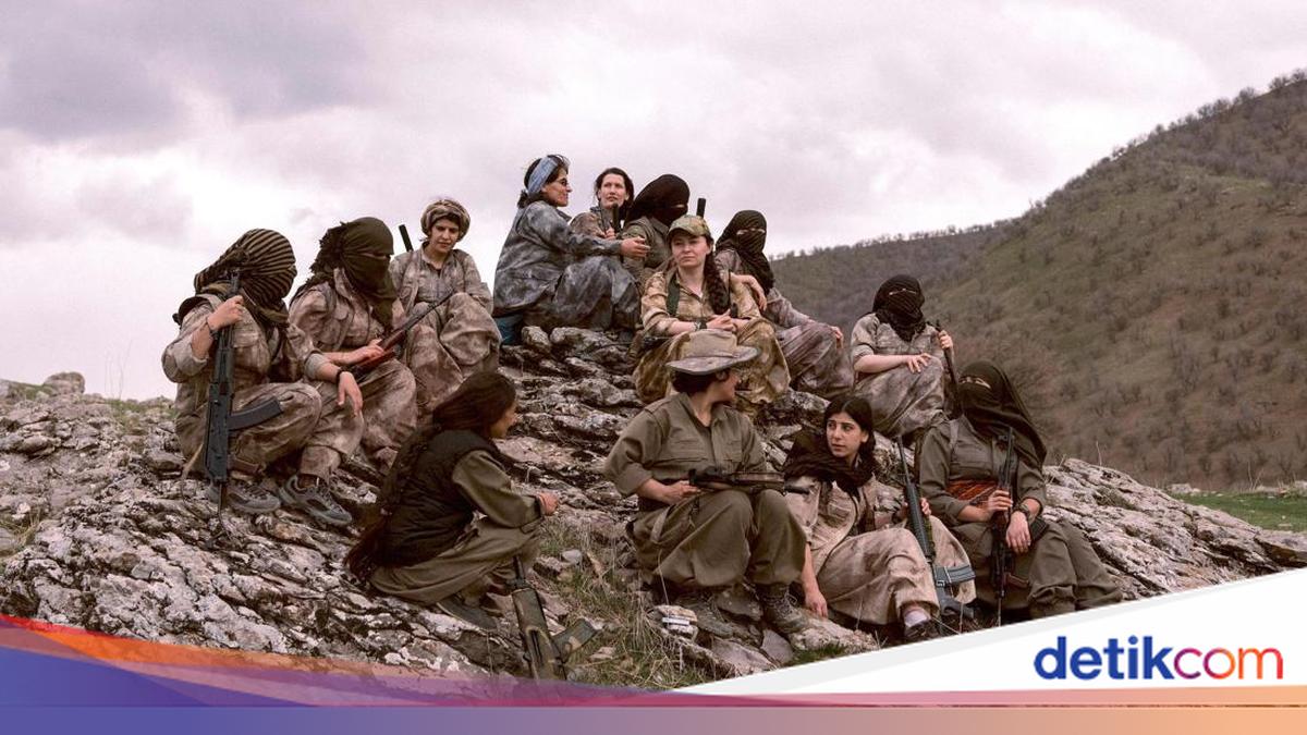 Kurdish Armed Groups Prepare at Iran Border