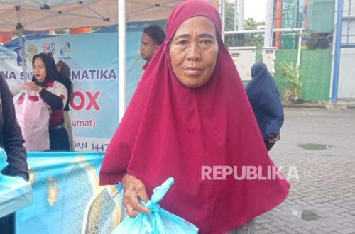 UBSI Distributes Ramadhan Rice Boxes as Community Members Offer Prayers