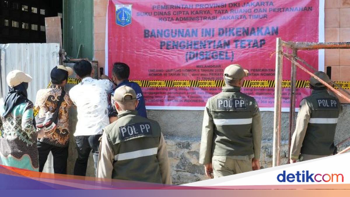 27 Unlicensed Padel Courts in East Jakarta to be Sealed