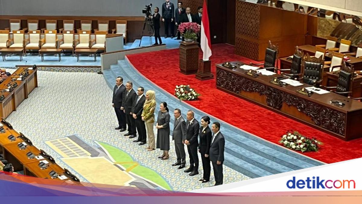 Parliament Approves 5 New Members of OJK Financial Services Authority Board