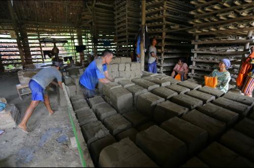 Government Roof Tile Programme Launched, Jatiwangi SMEs Receive Rp3 Billion Order