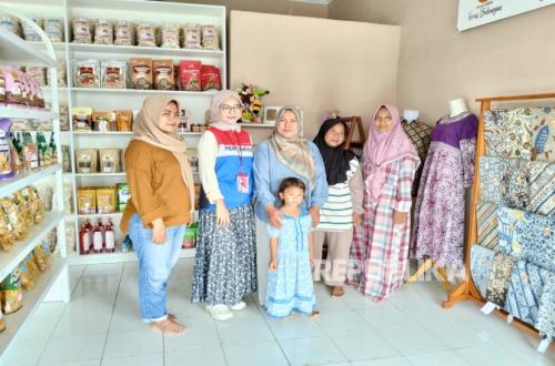 Former Overseas Worker Leads Pertamina-Supported UMKM, Balongan Crackers Break Into Export Market