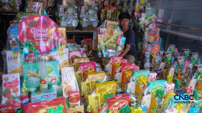 Dutch Colonial Official Criticises Eid Celebration Tradition in Indonesia, Borrowing for New Clothes