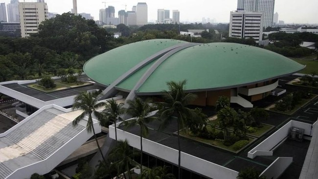 Parliament Plenary Approves Five Members of OJK Financial Services Authority Board of Commissioners