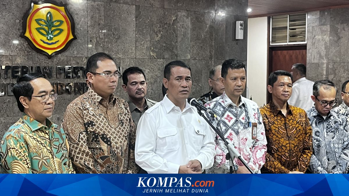 Agriculture Minister Purchases Coconut Climbing Equipment from ITS, Farmers No Longer Need Monkeys