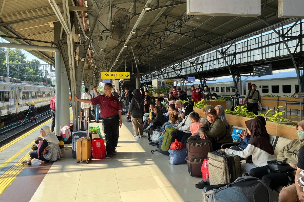 Nine Days Before Eid, Train Passenger Volume Reaches 37,858