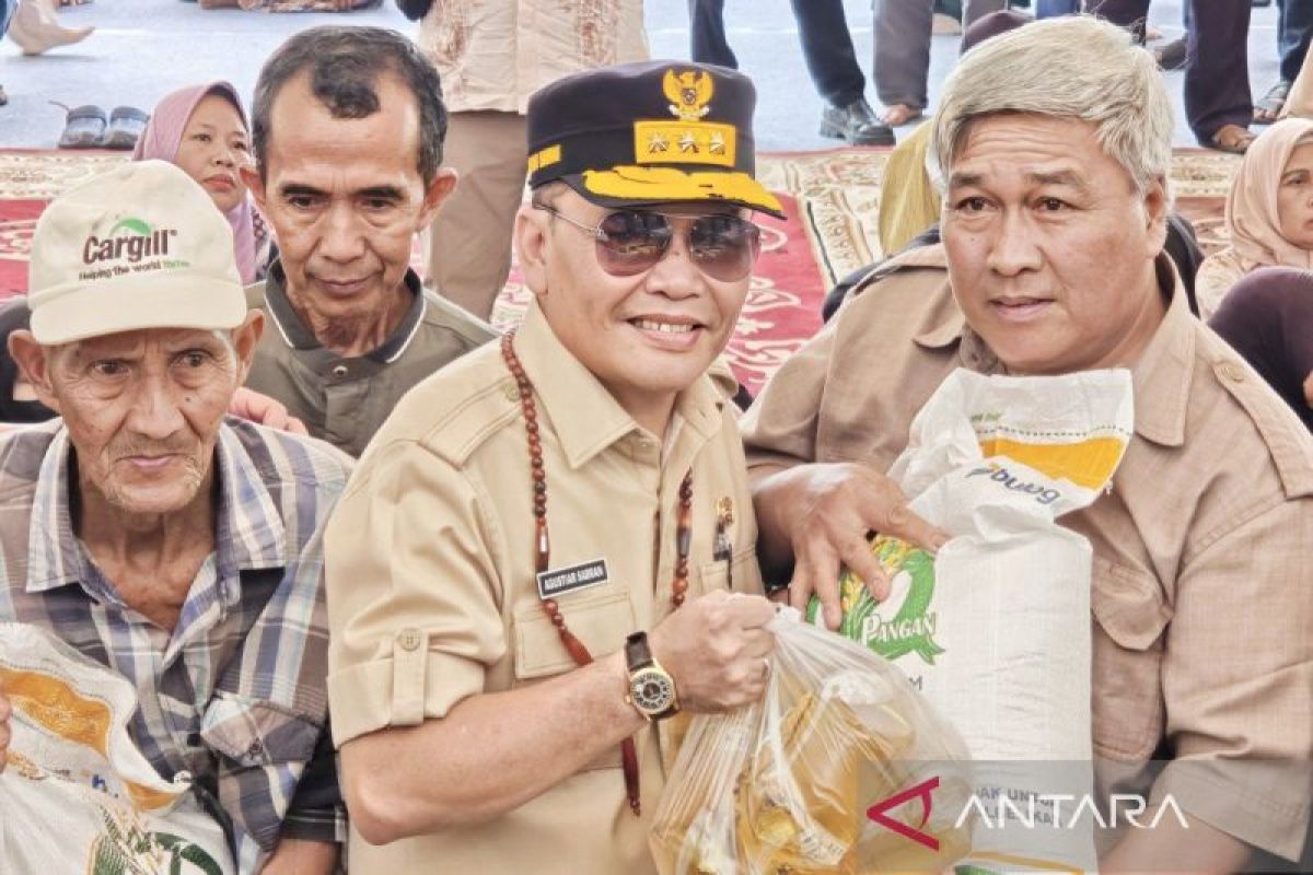 Central Kalimantan begins distributing food aid to 205,000 recipients