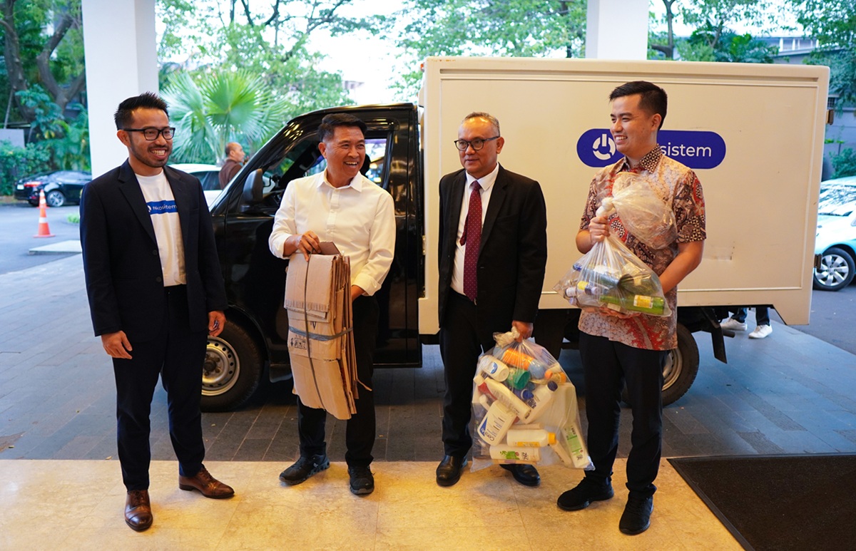 Santika Indonesia Hotels & Resorts Strengthens Eco-Hotel Commitment Through Waste Management Programme in Collaboration With Rekosistem
