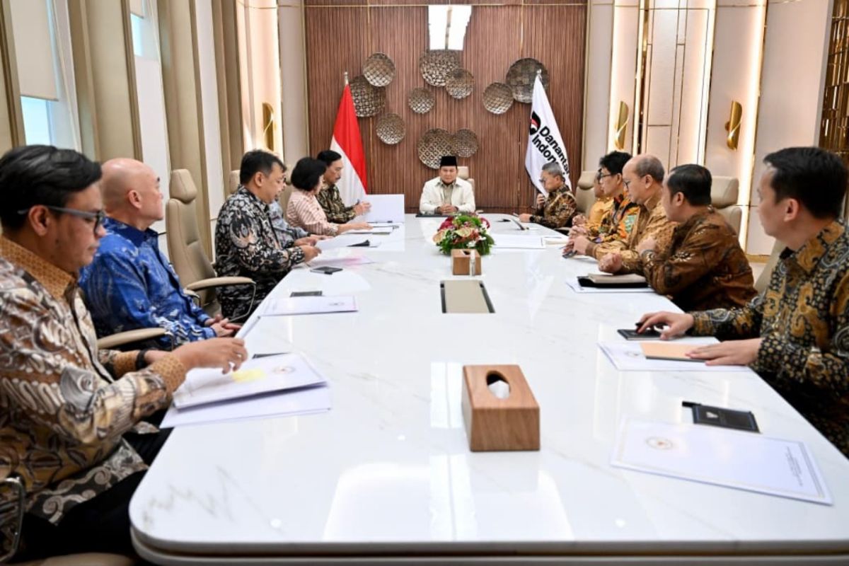 Prabowo meets with National Economic Council to ensure secure fuel and gas supply