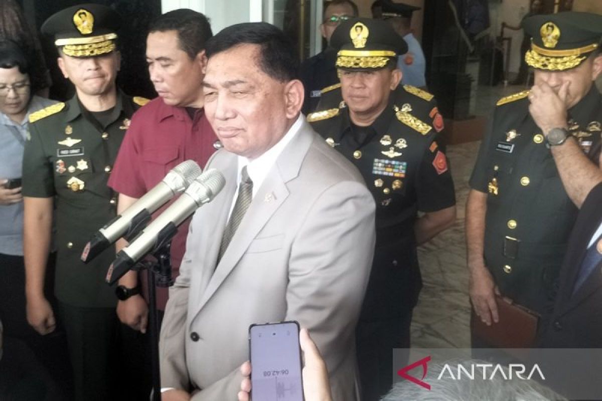 Defence Minister urges public not to worry about alert status one