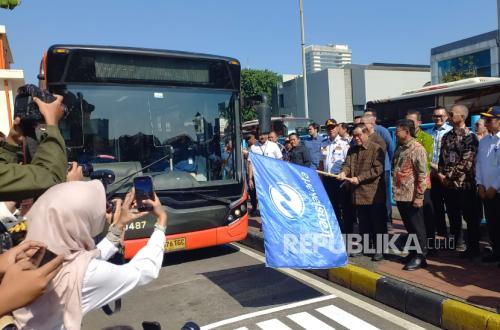 Transjabodetabek Blok M-Soekarno-Hatta Airport Fleet Equipped with Luggage Storage
